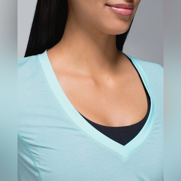 Lululemon✨EUC✨Silverscent Runner Up Short Sleeve✨Heathered Aquamarine✨size 4 - Picture 8 of 15